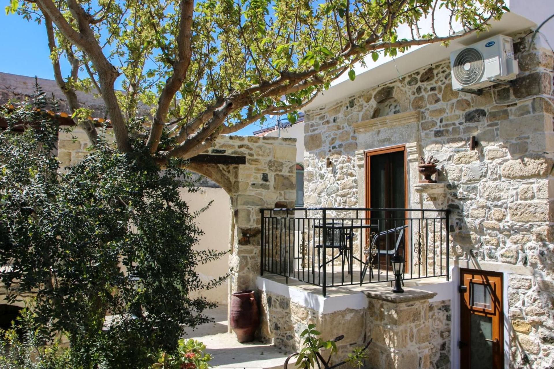 Stone House Elefteria Near Matala Beach Petrokefalion Exterior photo